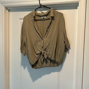 TOPSHOP cropped button down.